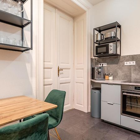 Aviator Luxury Apartment Budapeste Exterior foto